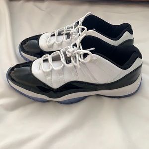 Men Size 12 Jordan concord 11’s